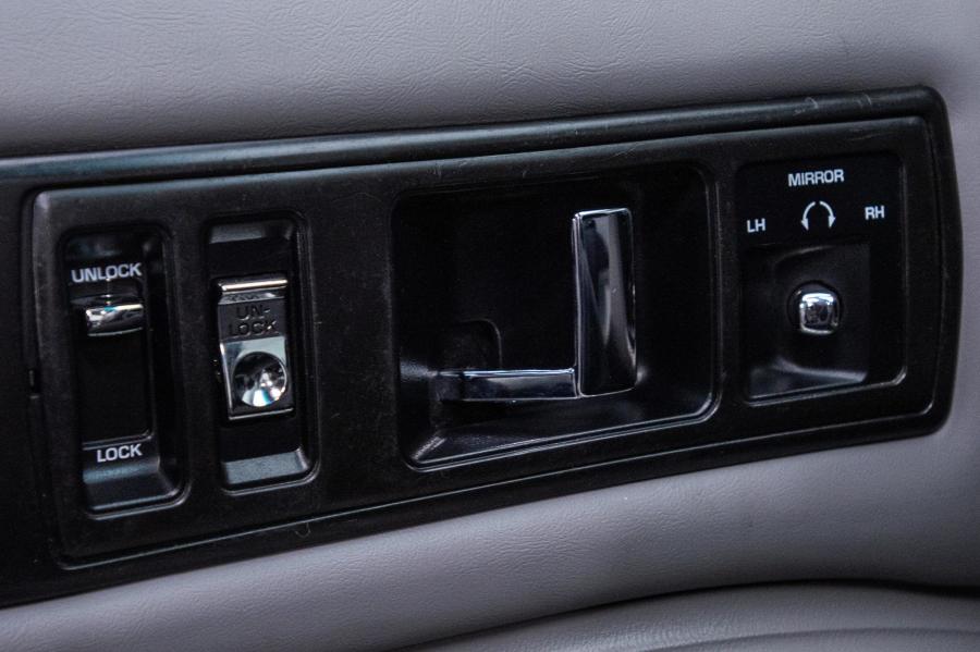 Детали интерьера Chevrolet Impala SS 1996 года  (фото 49 из 99)